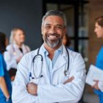 Arrêt maladie, prévoyance et travail : les obligations du médecin libéral face aux aléas de santé