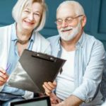 Mutuelle santé : la meilleure option pour les retraités en 2025 pourrait vous surprendre Compte-Mutuelle